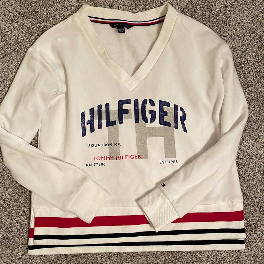 Tommy Hilfiger Women’s cropped sweatshirt.